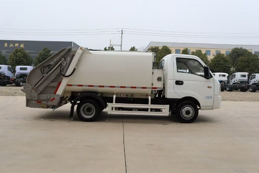 吉利V5E纯电5立方压缩垃圾车