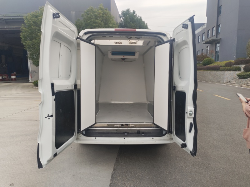 上汽大通V1纯电动51度电冷藏车